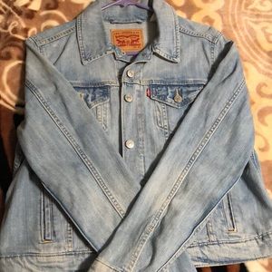 Women’s Levi’s jacket brand new never worn sizeXL